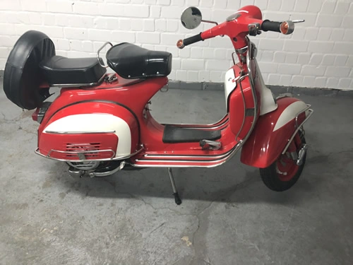 Vespa P200E Pink Detail