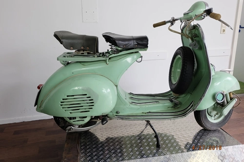 Vespa P200E Pink Detail