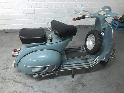 Vespa P200E Pink Seitenansicht