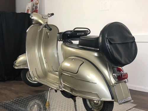 Vespa P200E Pink Detail