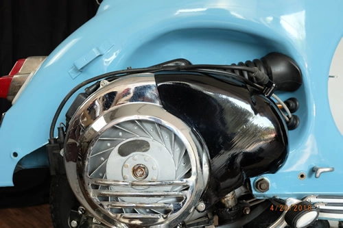 Vespa P200E Pink Rückansicht