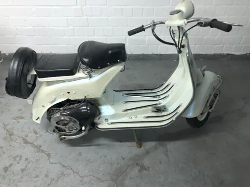Vespa P200E Pink Seitenansicht