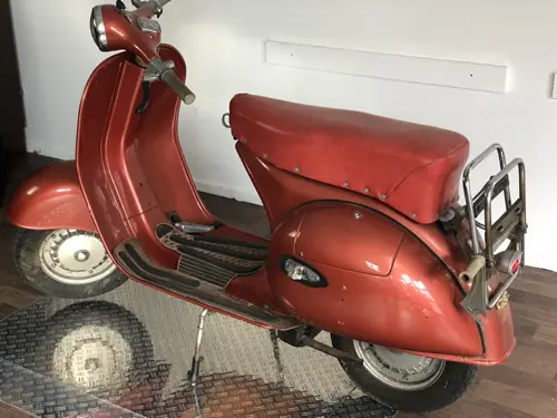 Vespa P200E Pink Seitenansicht