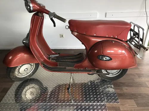 Vespa P200E Pink Detail