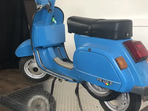 Vespa P200E Pink Detail