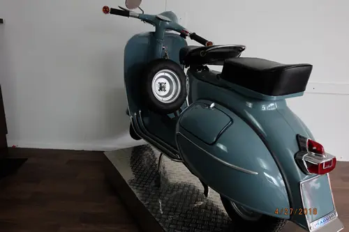 Vespa P200E Pink Detail