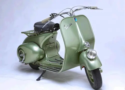 Vespa P200E Pink Seitenansicht