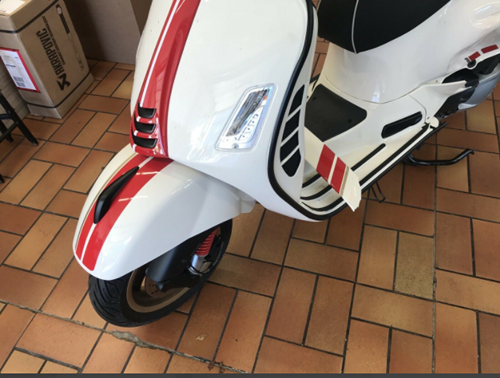 Vespa P200E Pink Seitenansicht