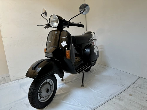 Vespa P200E Pink Detail